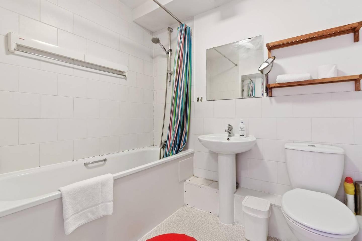 Modern 2 Bedroom Apartment In Homerton ロンドン エクステリア 写真