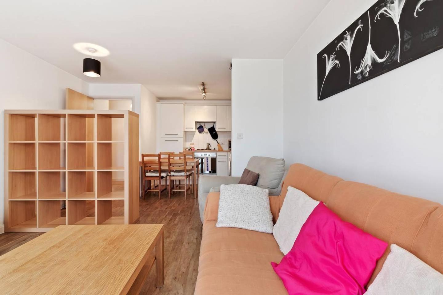 Modern 2 Bedroom Apartment In Homerton ロンドン エクステリア 写真