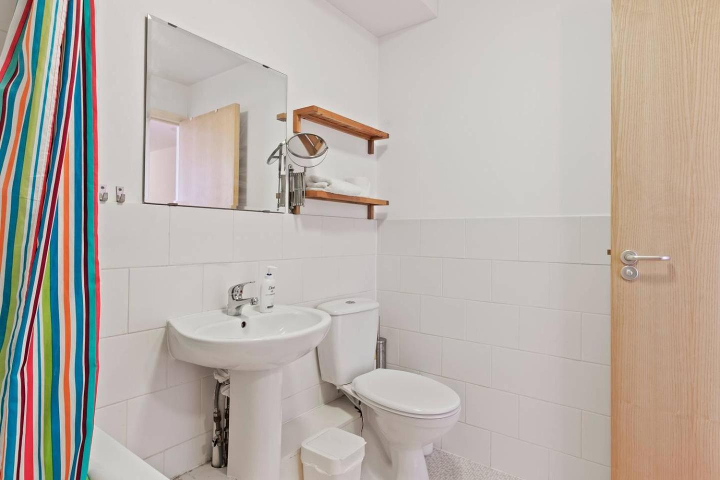 Modern 2 Bedroom Apartment In Homerton ロンドン エクステリア 写真